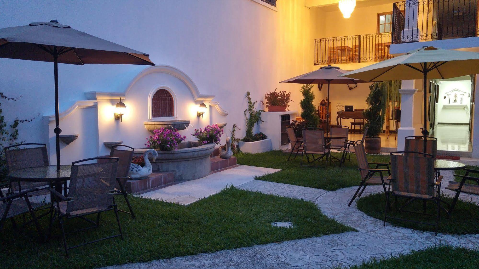 Ixkanul Antigua Hotel Екстер'єр фото